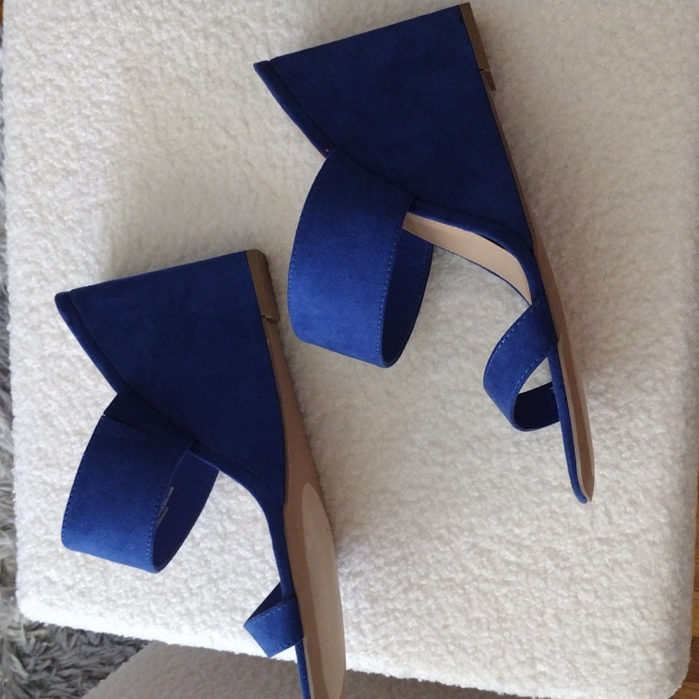 Shoes - Picture 2 of 4